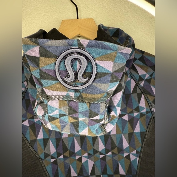 Lululemon Scuba Hoodie, Stained Glass Love Nightfall Size 2 - Picture 10 of 10
